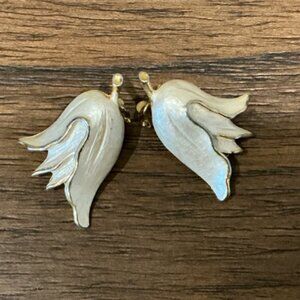 Vintage Gold Tone Cream Enameled Tulip Clip On Earrings